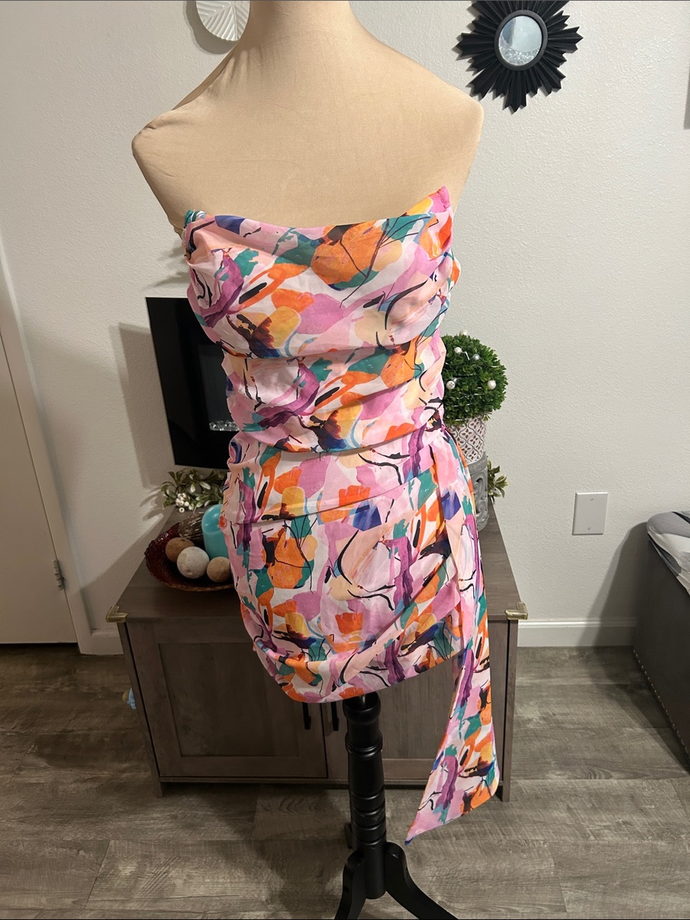 Prettylittlething Stunning  Abstract Print Mini Dress in Multicolor